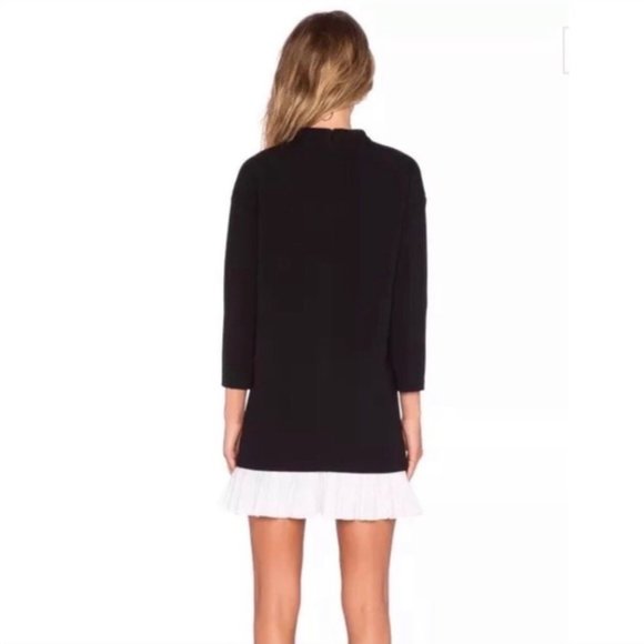 Chic Black Pleated Flare Dress - Picture 2 of 7